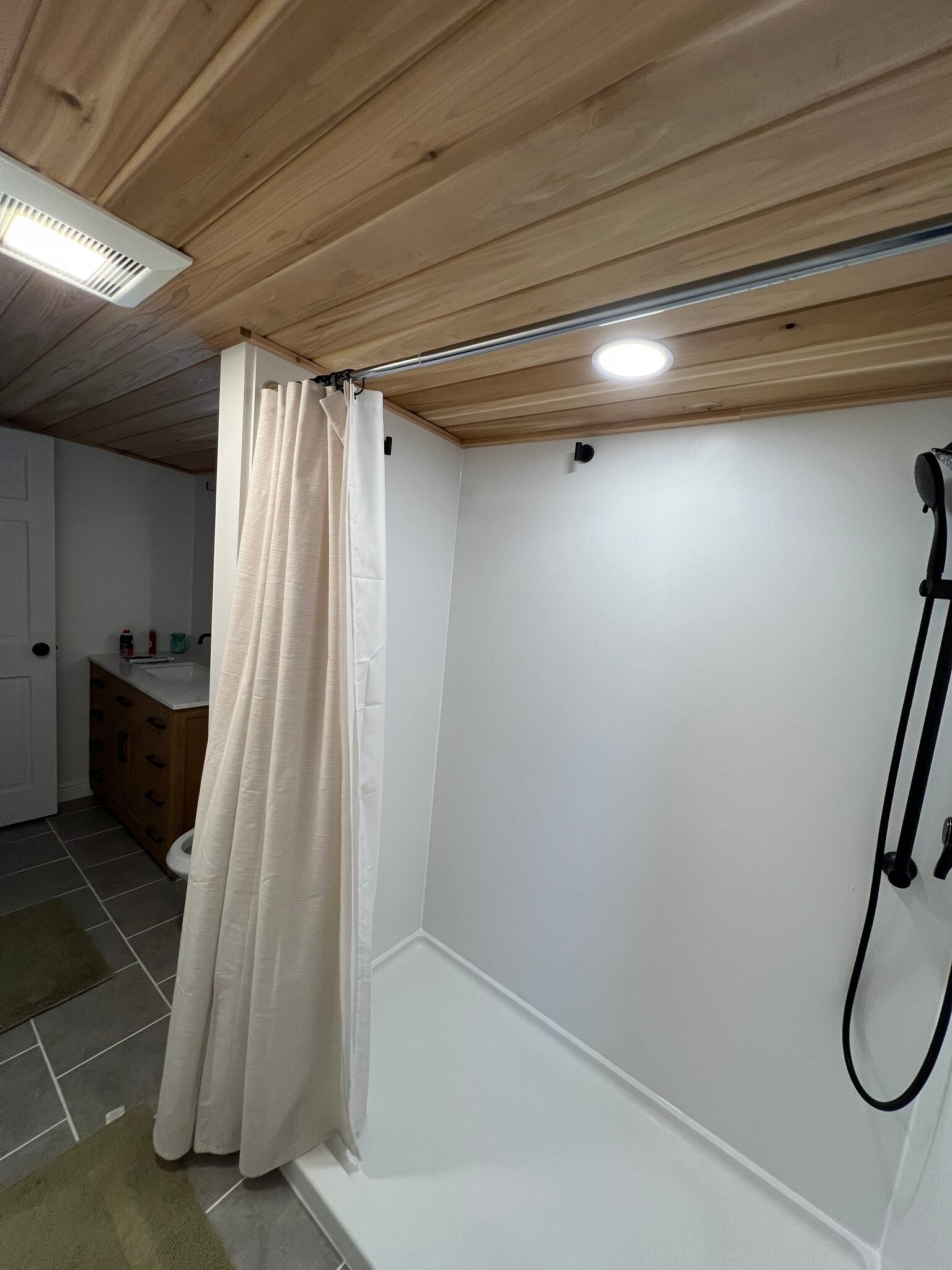 Private Bath - 172 Princeton Ave