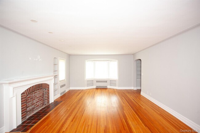 Building Photo - 355 E Beech St