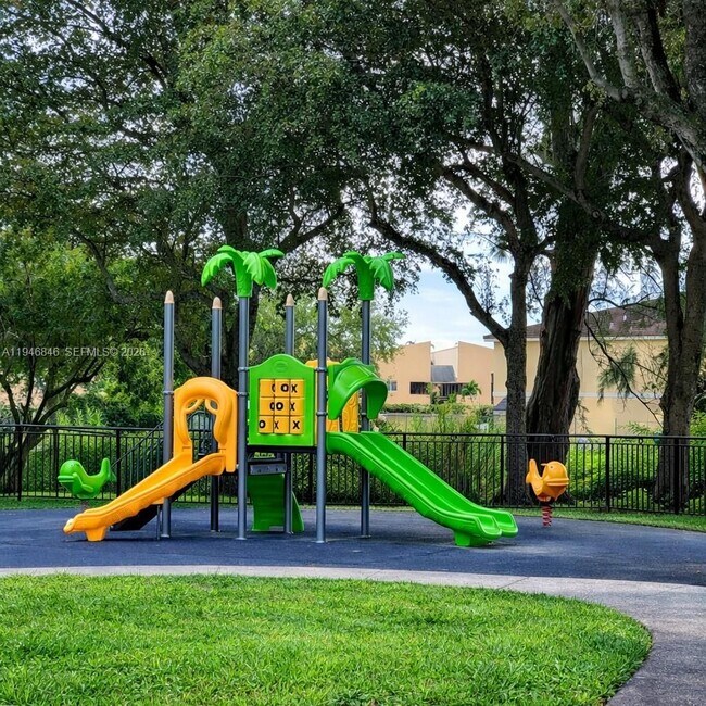 Building Photo - 10000 NW 80th Ct