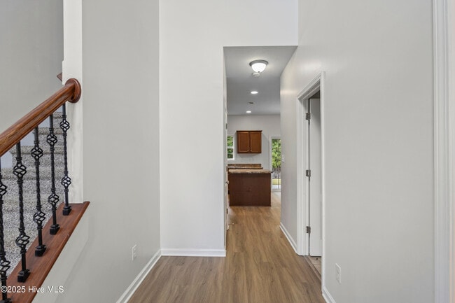 Building Photo - 207 Riverstone Ct