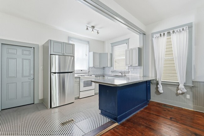 Building Photo - 538 E Waldburg St