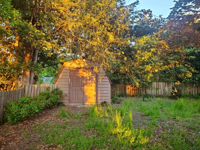 Building Photo - 4704 Great Oaks Dr