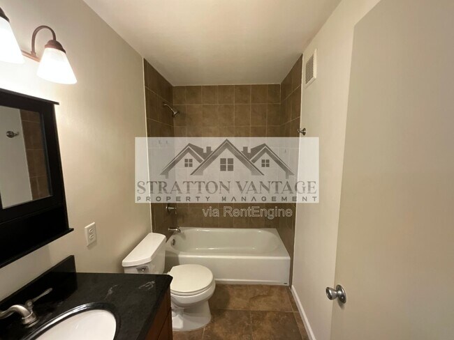 Building Photo - 6936 E 4th St