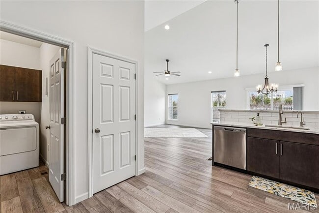 Building Photo - 168 Hidden Bluffs Dr