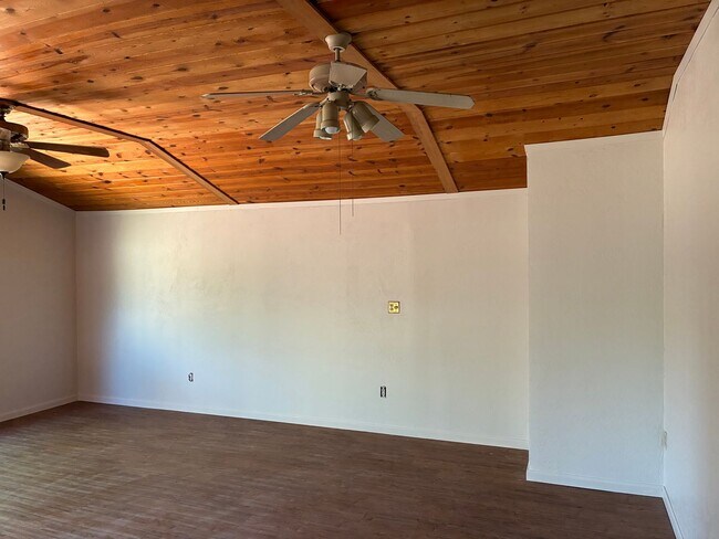 Building Photo - Beautiful West Davis home available in June