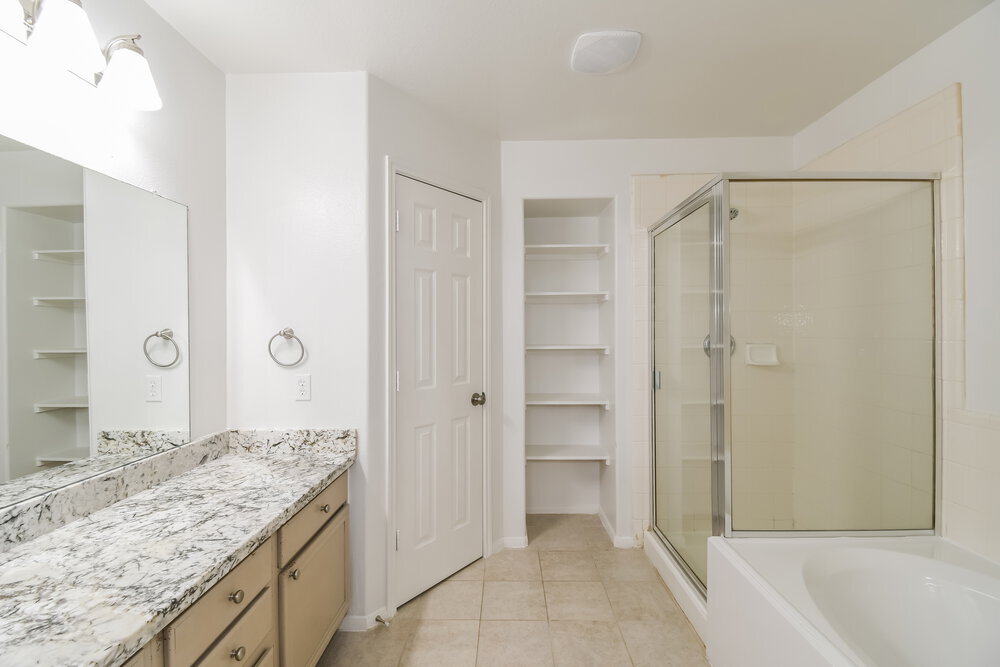 Building Photo - 1060 Cabot Cove
