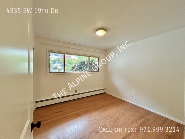 Building Photo - 4935 SW 19th Dr