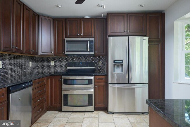 Building Photo - 124 Barnsfield Ct