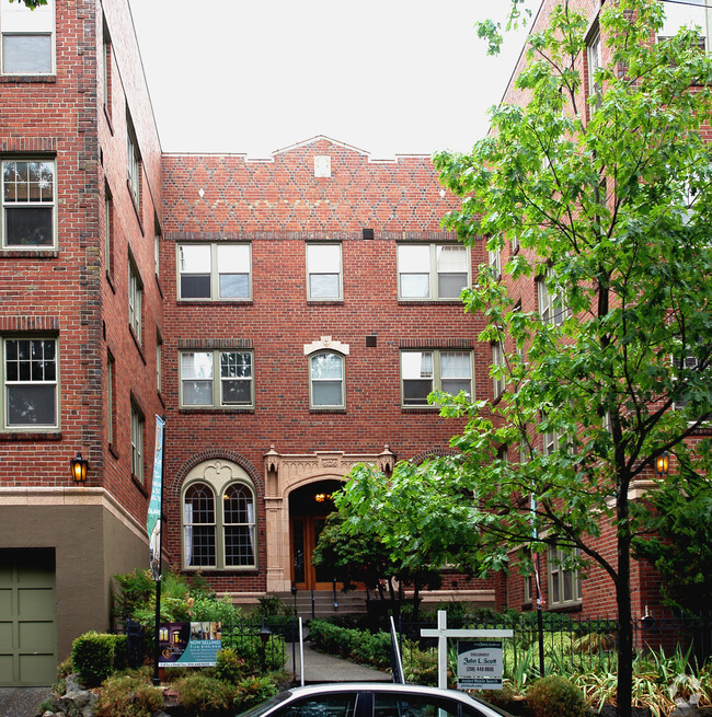 Building Photo - Queen's Court Apartments