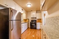 Building Photo - 5515 Roosevelt Ave