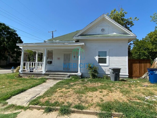 Primary Photo - 3527 S Harwood St