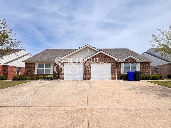 Building Photo - ADORABLE East Norman 3 Bed/2 Bath Duplex Available NOW in Eastridge!