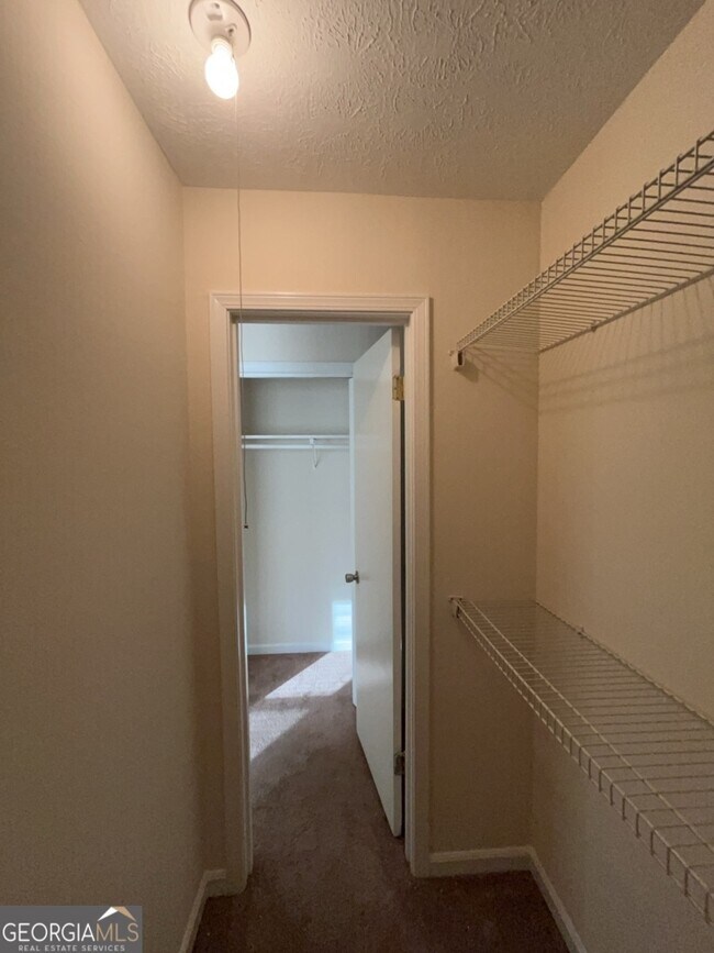 Building Photo - 463 Rock Meadow Dr