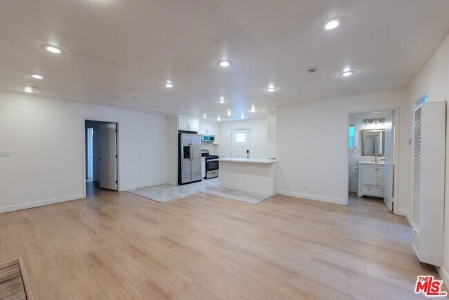 Building Photo - 837 Sunset Ave