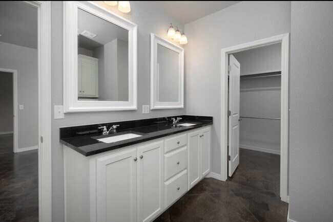 Building Photo - 6703 Star Ln