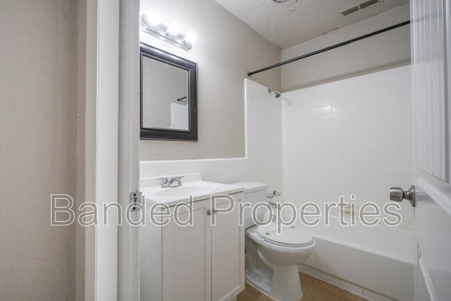 Building Photo - 276 W 700 N