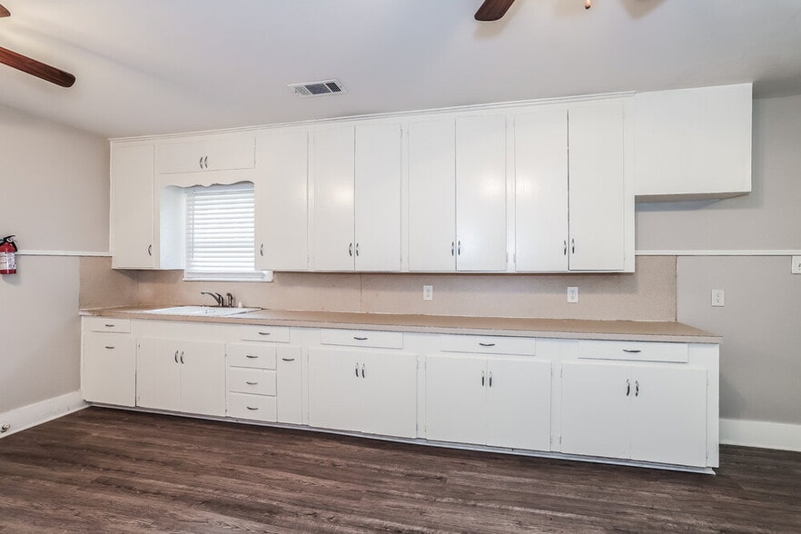 Building Photo - 522 12th Ave N