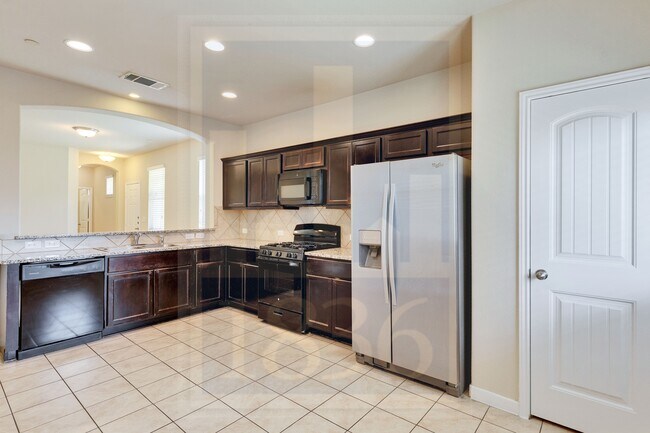 Building Photo - 2880 Donnell Dr
