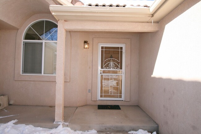 Building Photo - Appealing 3 Bedroom Townhouse Located in G...