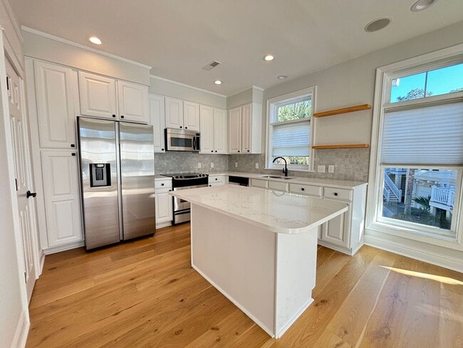 Building Photo - Available 2/1. GORGEOUS 3 BR/2.5 BA Home in Marais in Seaside Farms!