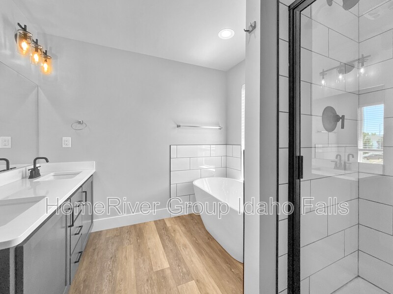Building Photo - 2930 Sunburst Dr