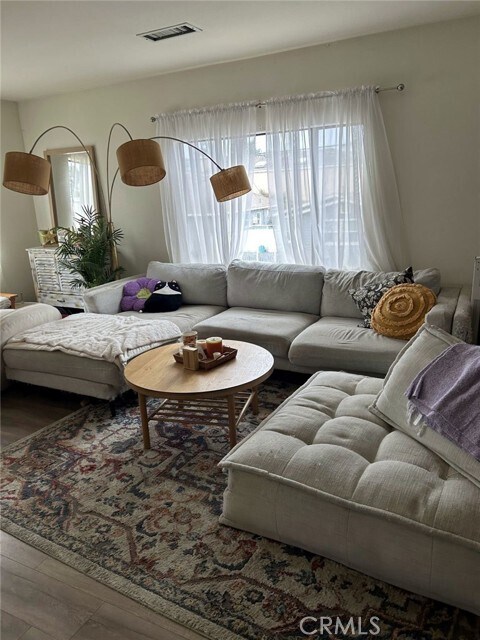 Building Photo - 608 Olive Ave