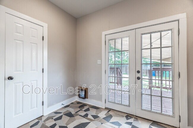 Building Photo - 242 Furnish Ave
