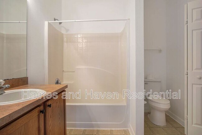 Building Photo - 990 Kenbar St