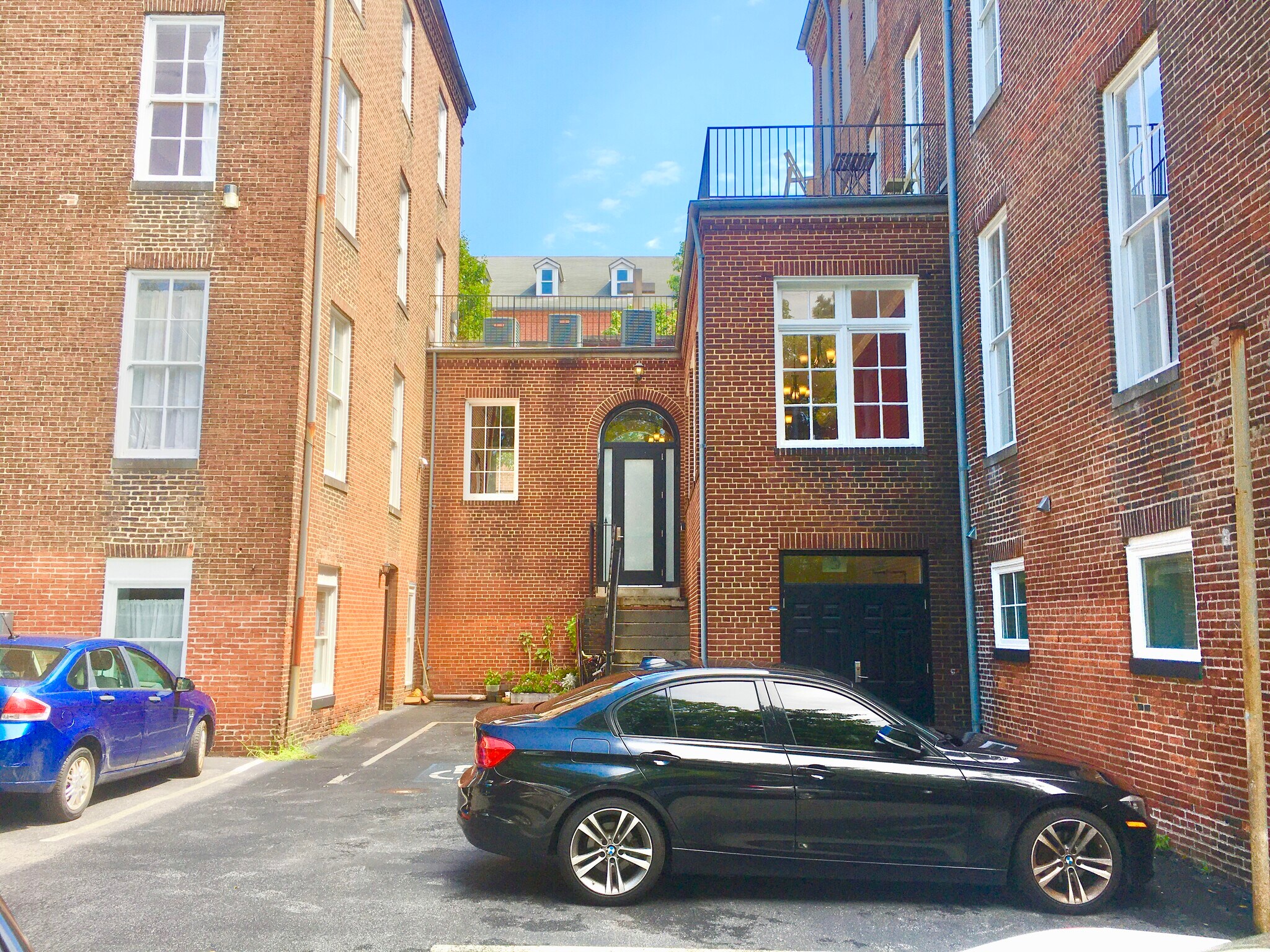Building Photo - 10 S Wolfe St