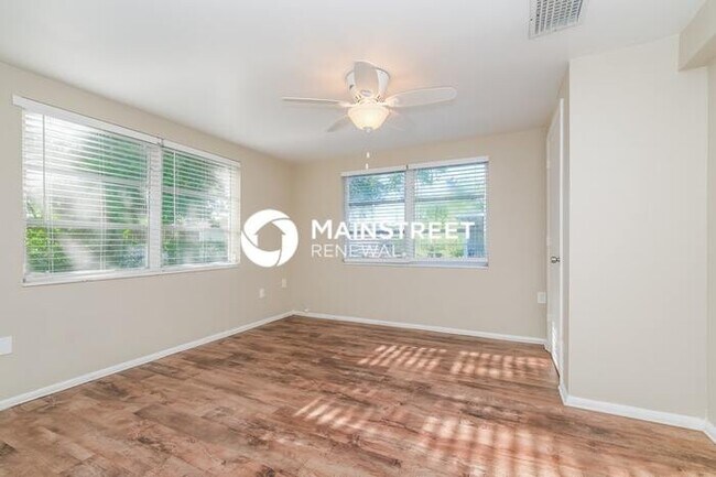 Building Photo - 3 Bedroom Pet-Friendly Home in Holiday, FL with Main Street Renewal
