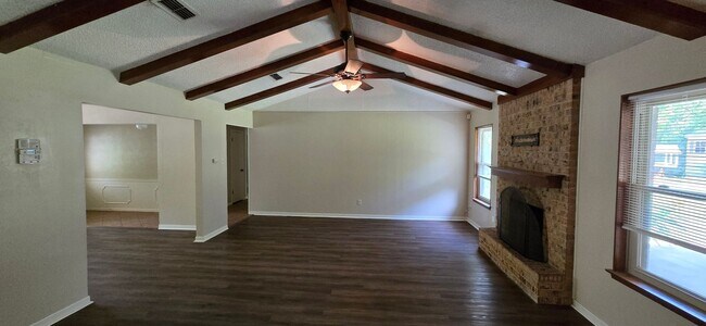 Building Photo - 1109 Shine Ln