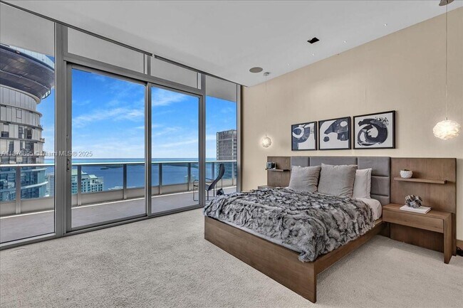 Building Photo - 200 Biscayne Blvd Way