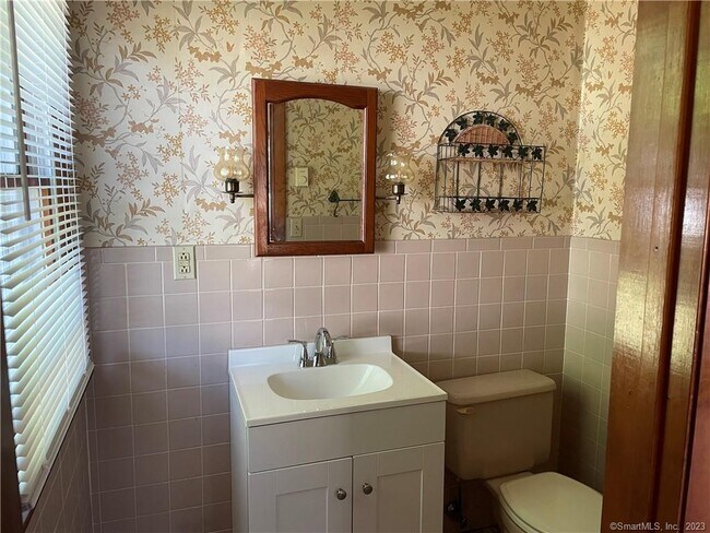 Building Photo - 59 Foxon Rd