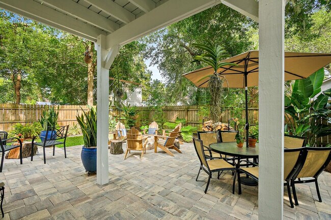 Building Photo - 27 Desoto Pl