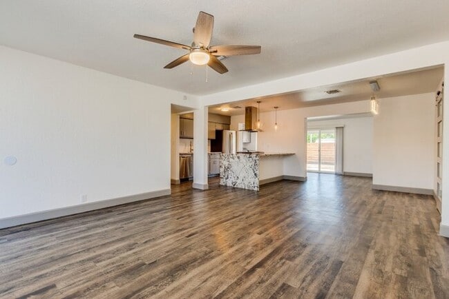 Building Photo - 1637 W Cinnabar Ave