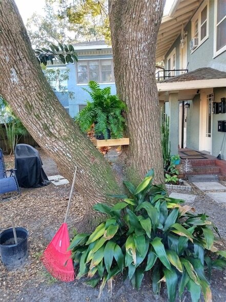 Building Photo - 107 W 6th St