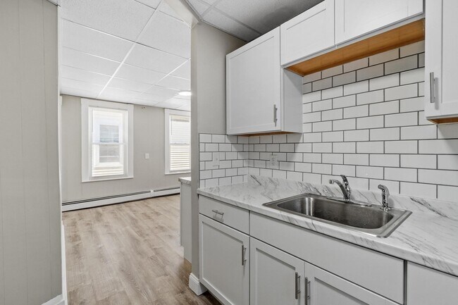 Building Photo - 140 Bailey St