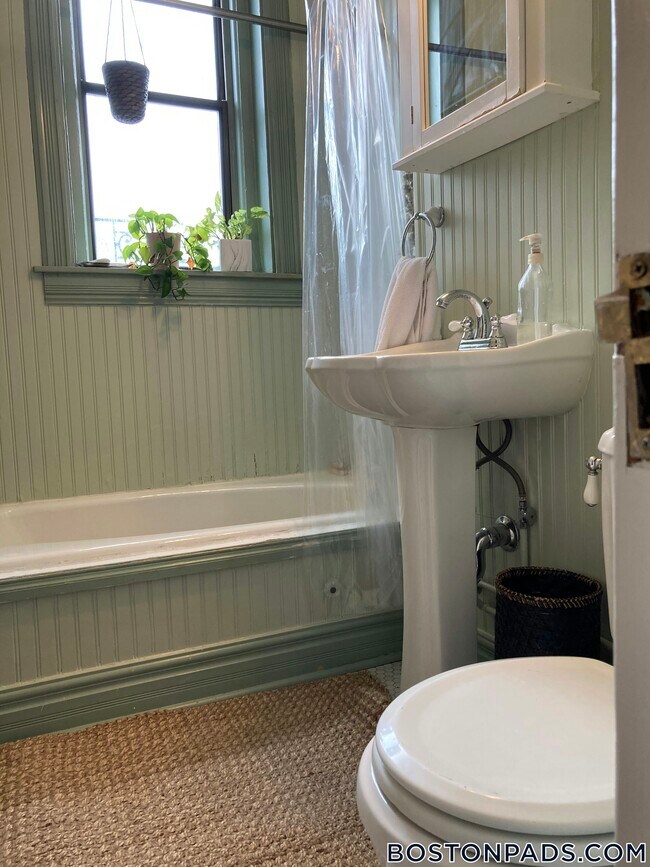 Building Photo - 64 Charlesgate E