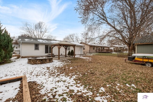 Building Photo - WELCOME HOME! AVAILABLE NOW!