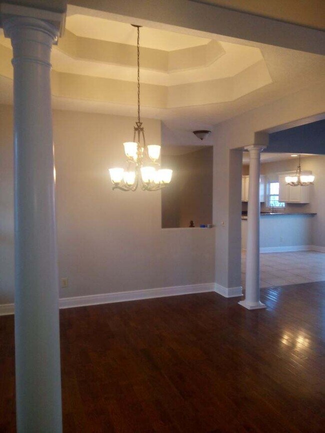 Building Photo - 2130 N Williamsburg Ln