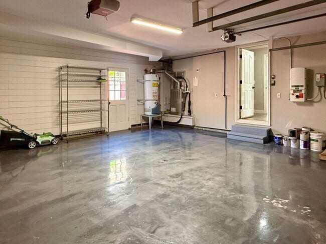 Building Photo - Stunning 4 Bedroom 3 Bath Home in Campbell