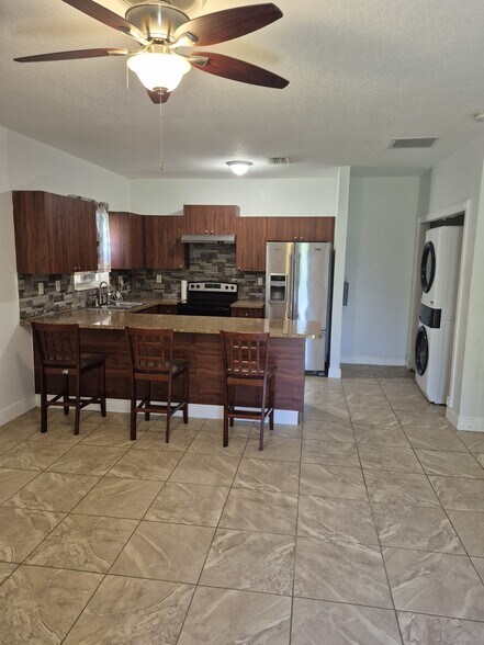 Building Photo - 448 NW 4th Ave