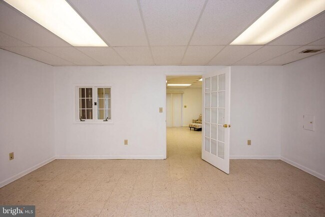 Building Photo - 9700 Grenadier Ct