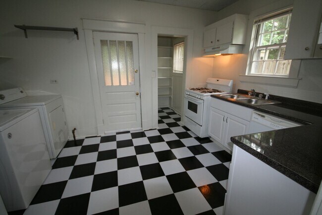 Building Photo - Adorable Bungalow Home in Old West Durham ...