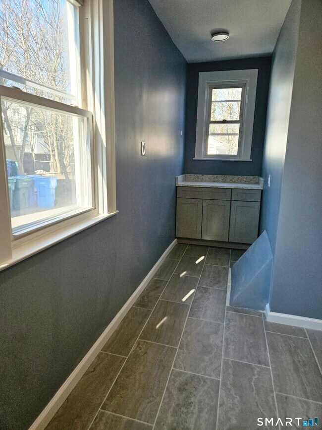 Building Photo - 25 Lexington St