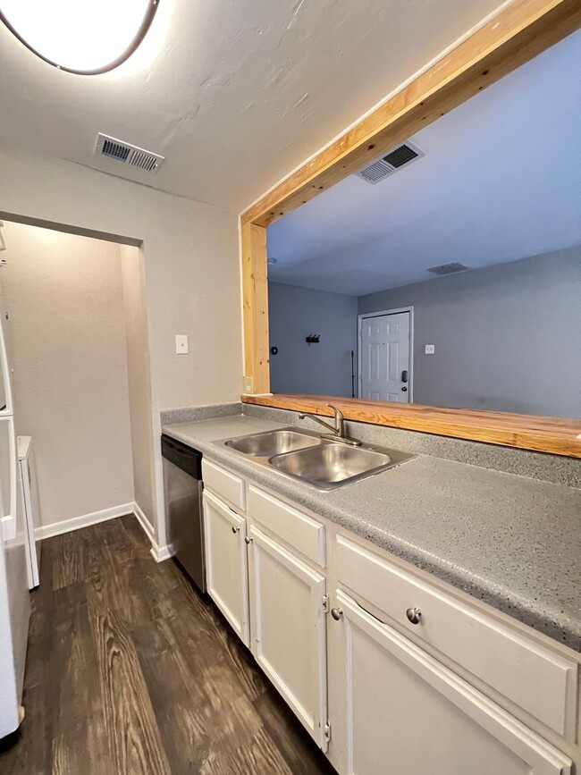 Building Photo - 1 bedroom remodeled with a fireplace & bal...