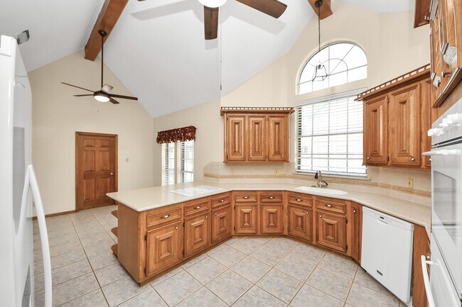 Building Photo - 10503 Great Plains Ln
