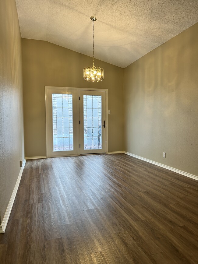 Building Photo - 5706 Quail Crown