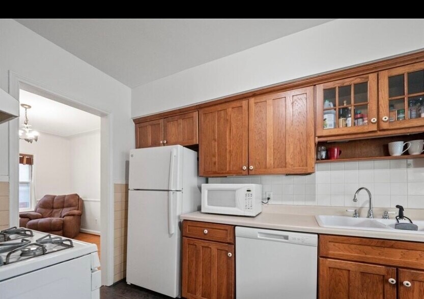 Building Photo - 18 Woodward Heights Blvd