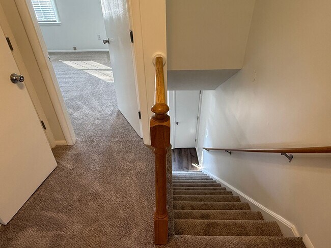 Building Photo - 4605 Hedgemore Dr